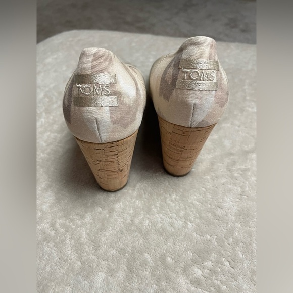 TOMS Stella Peep Toe Wedge Heels, Camo Neutral, Size 7 - Picture 4 of 9